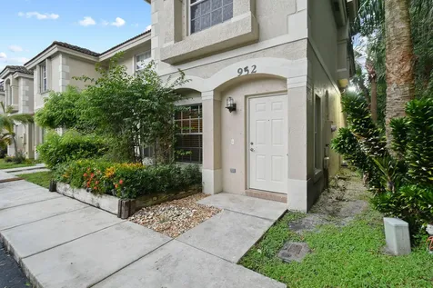 952 Summit Lake Drive West Palm Beach FL 33406