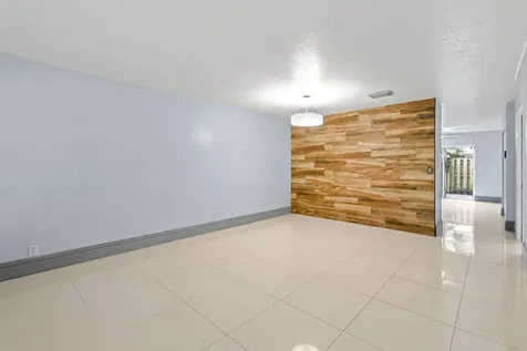 952 Summit Lake Drive West Palm Beach FL 33406
