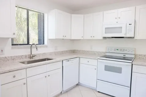 428 Lakeview Drive Weston FL 33326