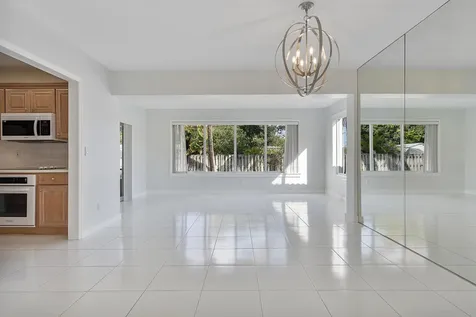 2475 NE 214th Street Aventura FL 33180
