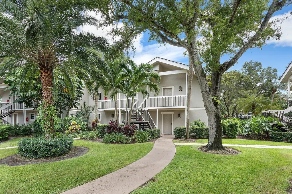 11863 Wimbledon Circle Wellington FL 33414