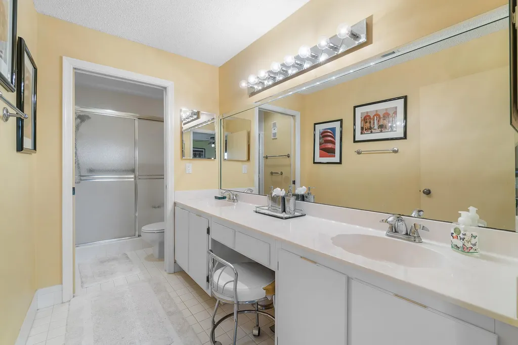 9829 Seacrest Circle Boynton Beach FL 33437