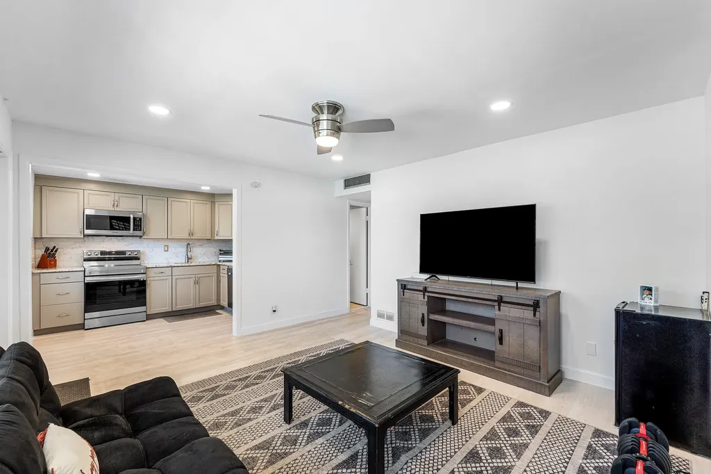 340 NW 19th Street Boca Raton FL 33432