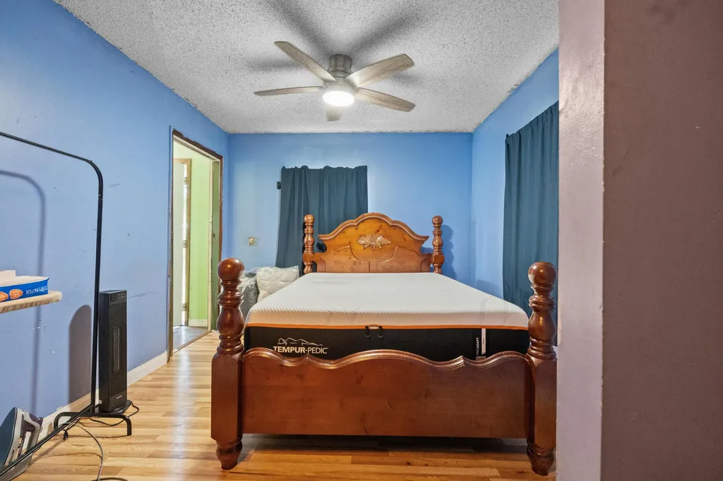 1804 S 30th S Fort Pierce FL 34947