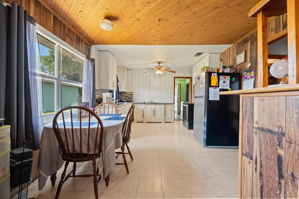 1804 S 30th S Fort Pierce FL 34947