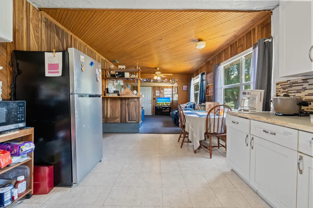 1804 S 30th S Fort Pierce FL 34947