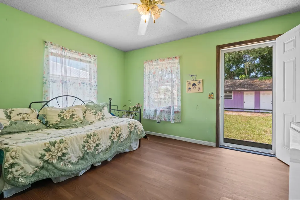 1804 S 30th S Fort Pierce FL 34947