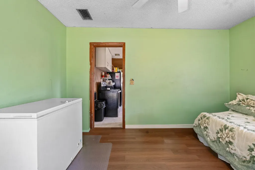 1804 S 30th S Fort Pierce FL 34947
