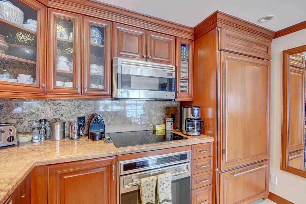 250 Bradley Place Palm Beach FL 33480
