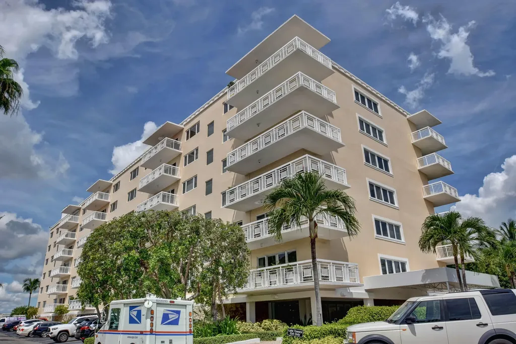 250 Bradley Place Palm Beach FL 33480