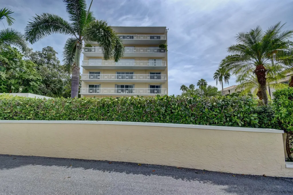 250 Bradley Place Palm Beach FL 33480