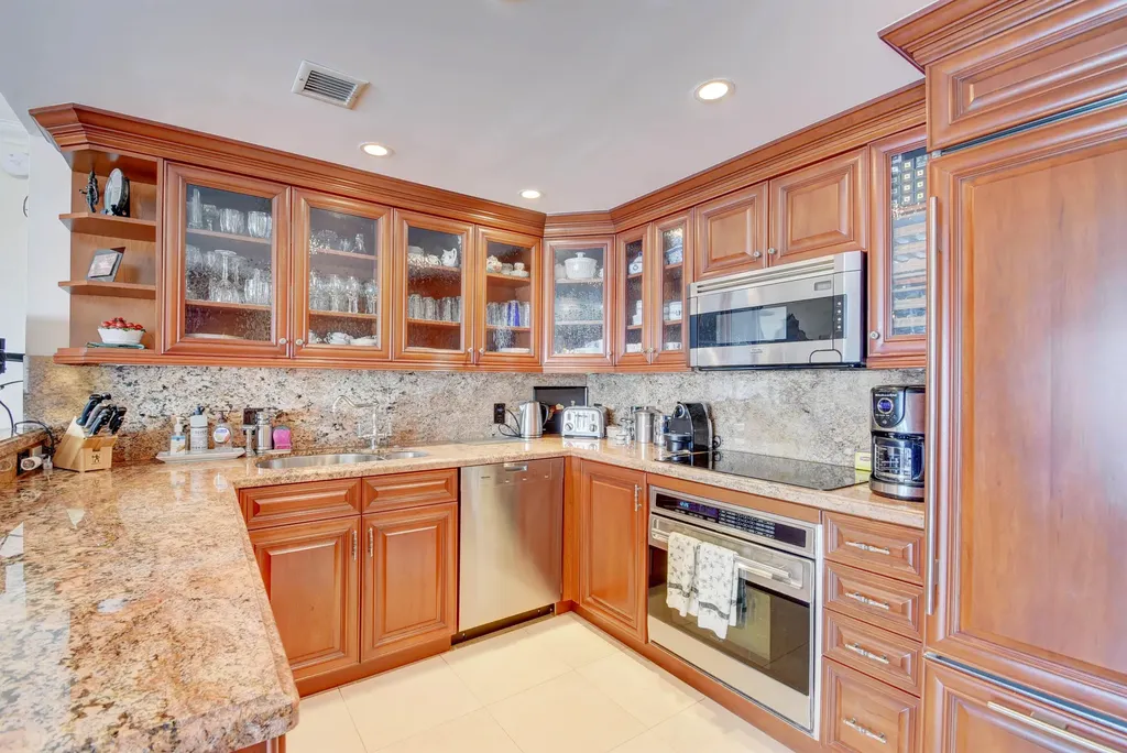 250 Bradley Place Palm Beach FL 33480
