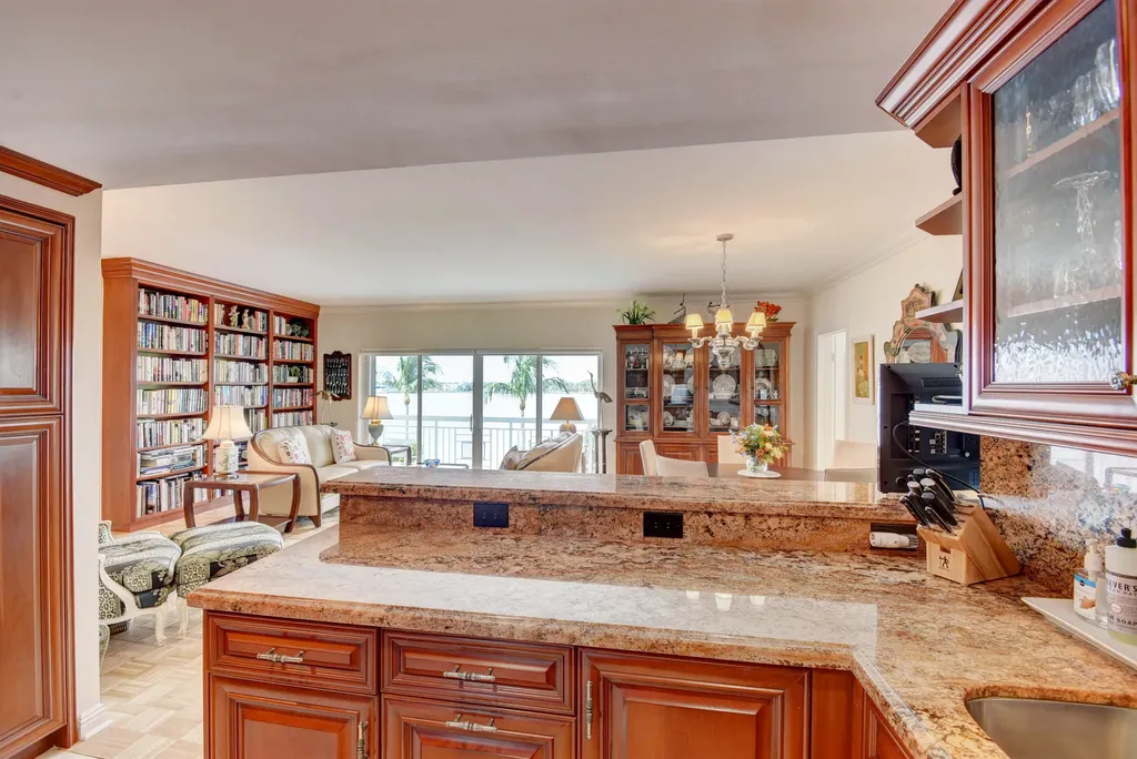 250 Bradley Place Palm Beach FL 33480