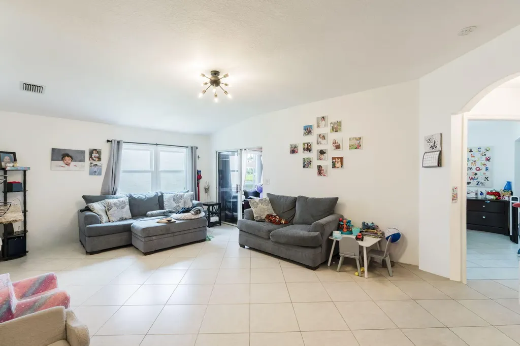 72 Paxford Lane Boynton Beach FL 33426