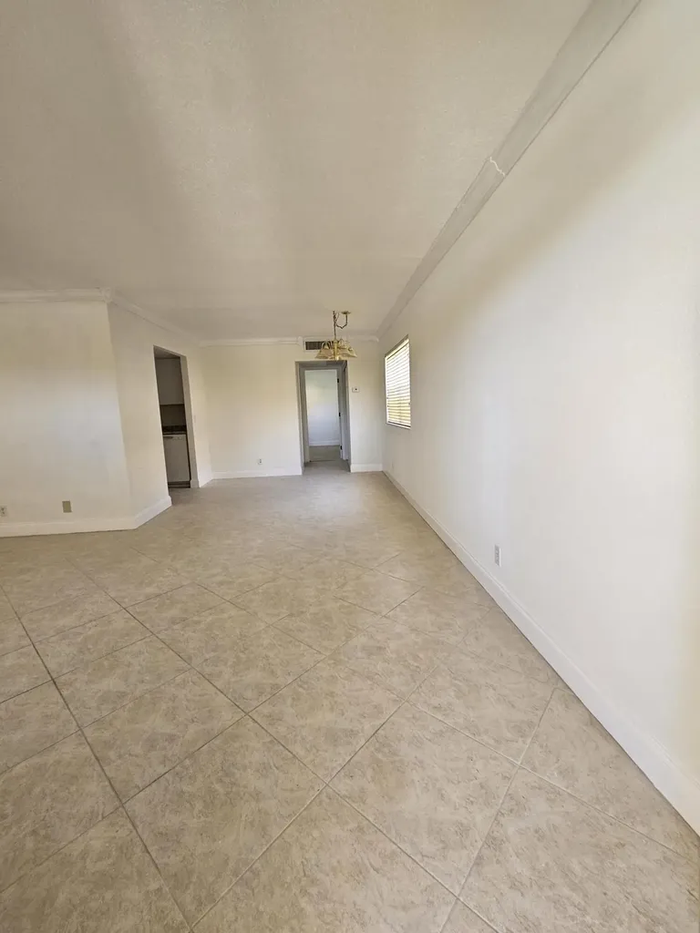 211 E Saxony Lane Delray Beach FL 33446