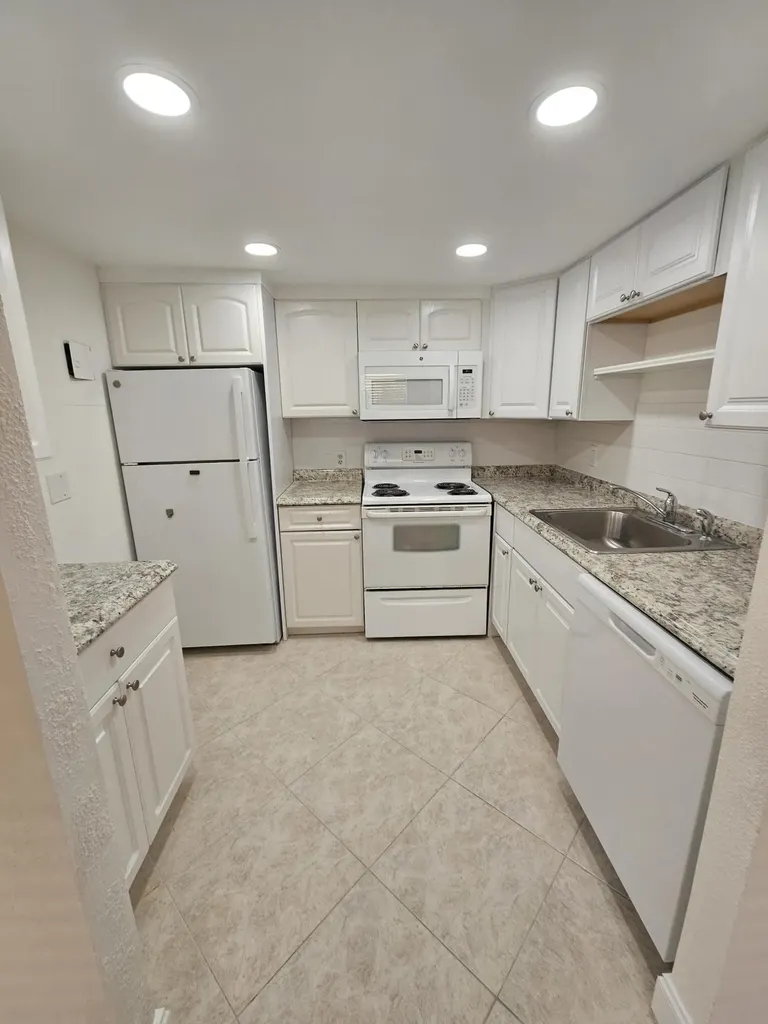 211 E Saxony Lane Delray Beach FL 33446