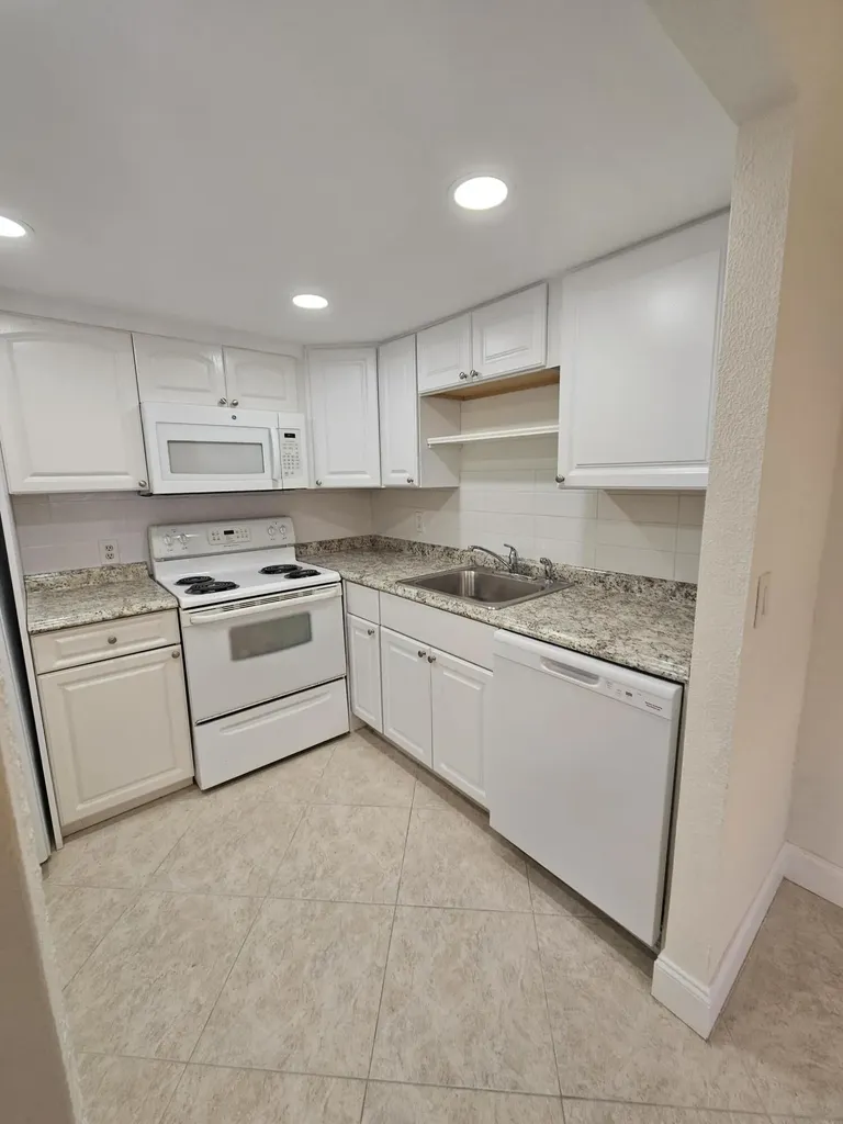 211 E Saxony Lane Delray Beach FL 33446