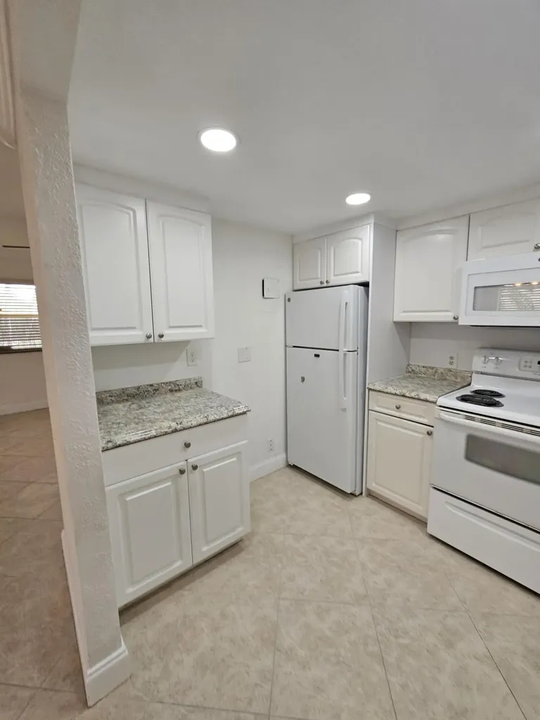 211 E Saxony Lane Delray Beach FL 33446