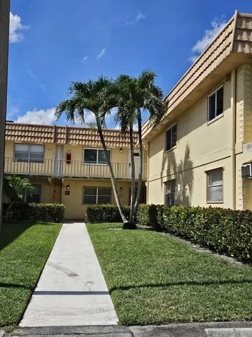 211 E Saxony Lane Delray Beach FL 33446