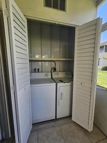 211 E Saxony Lane Delray Beach FL 33446