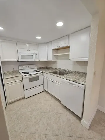 211 E Saxony Lane Delray Beach FL 33446