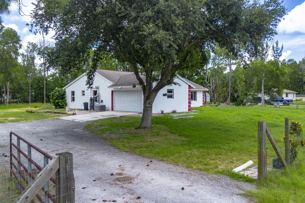 13387 N 68th Street Street N The Acreage FL 33412