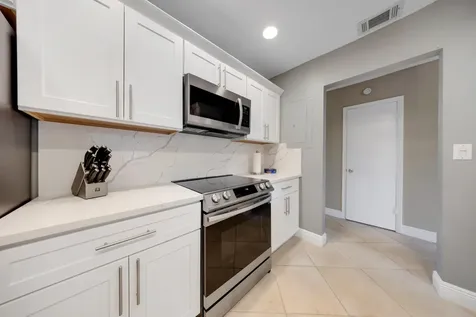 2124 NE 9th Avenue Wilton Manors FL 33305