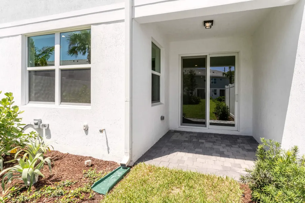 552 Sanderling Circle Deerfield Beach FL 33442