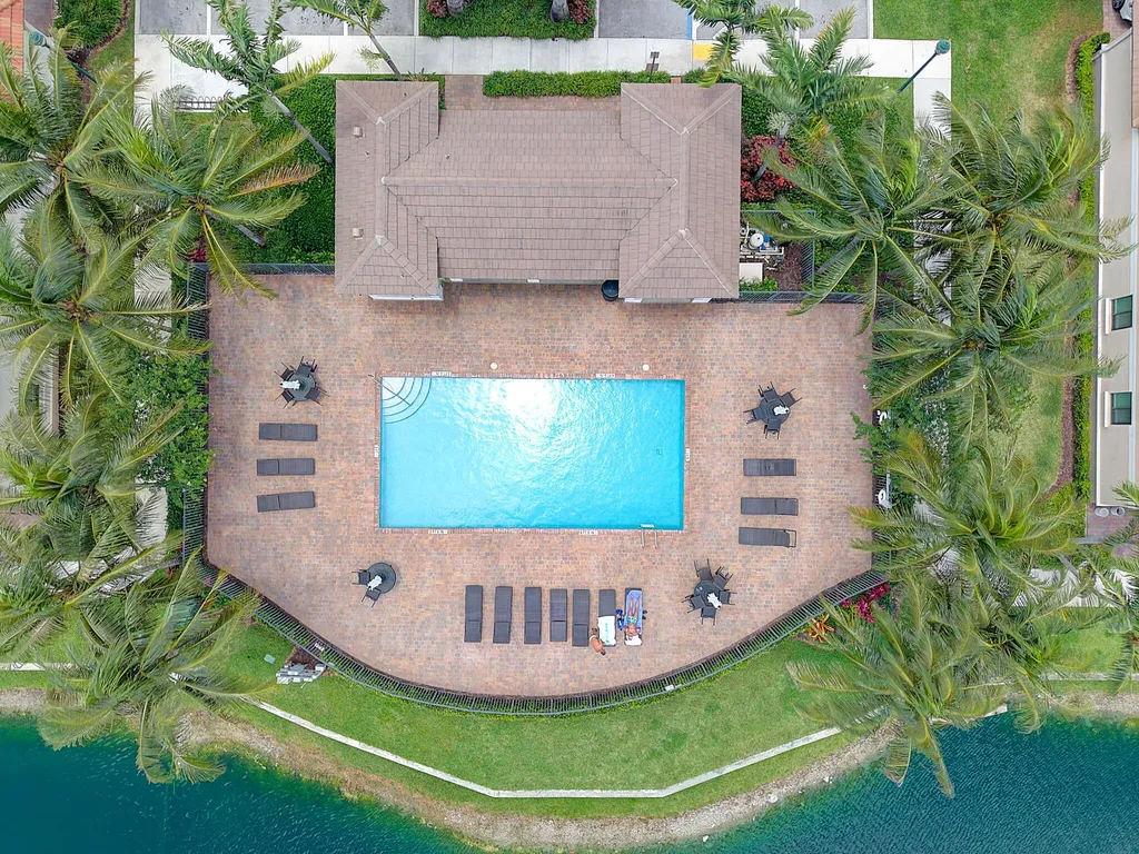 4236 N Dixie Highway Oakland Park FL 33334