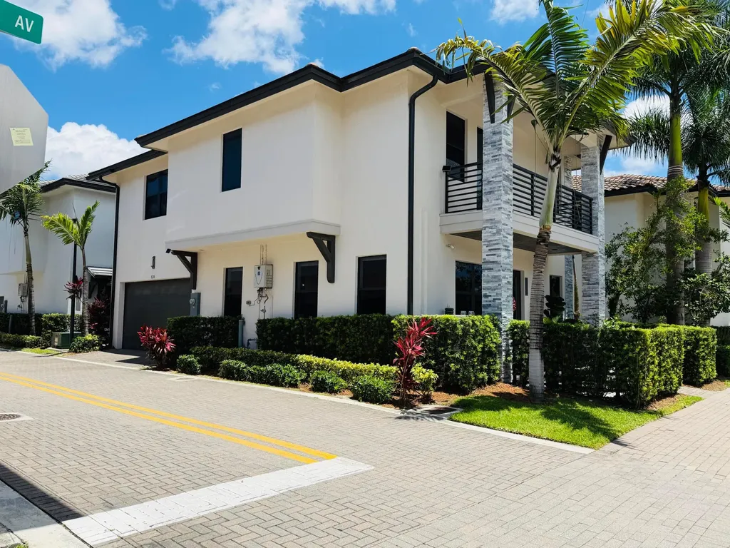 8288 NW 44th Terrace Doral FL 33166