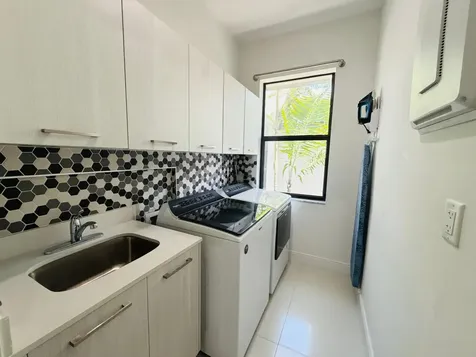 8288 NW 44th Terrace Doral FL 33166