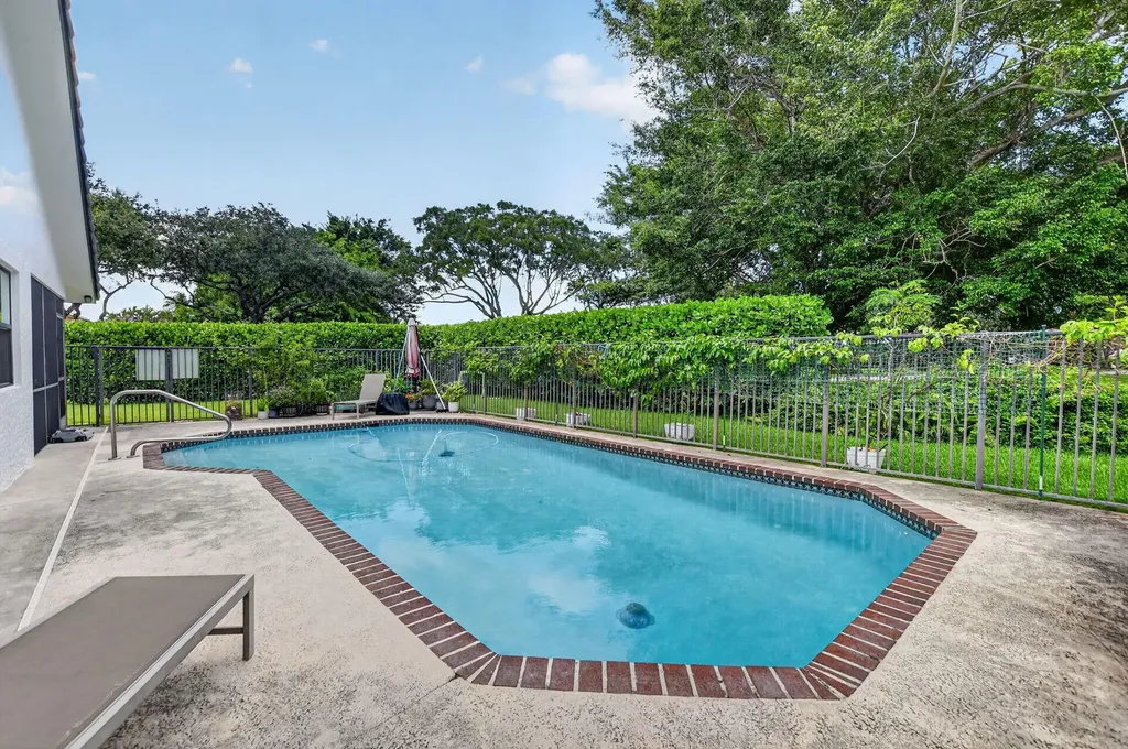 19700 Sedgefield Terrace Boca Raton FL 33498