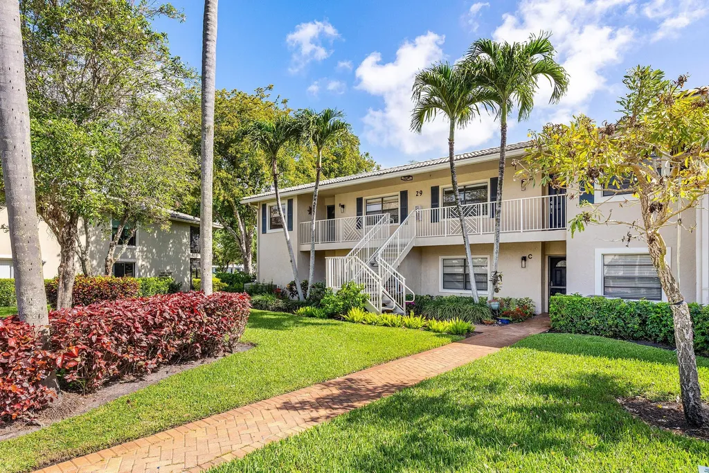 29 Stratford Lane W Boynton Beach FL 33436