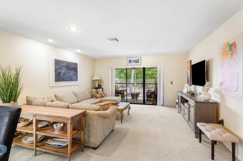29 Stratford Lane W Boynton Beach FL 33436