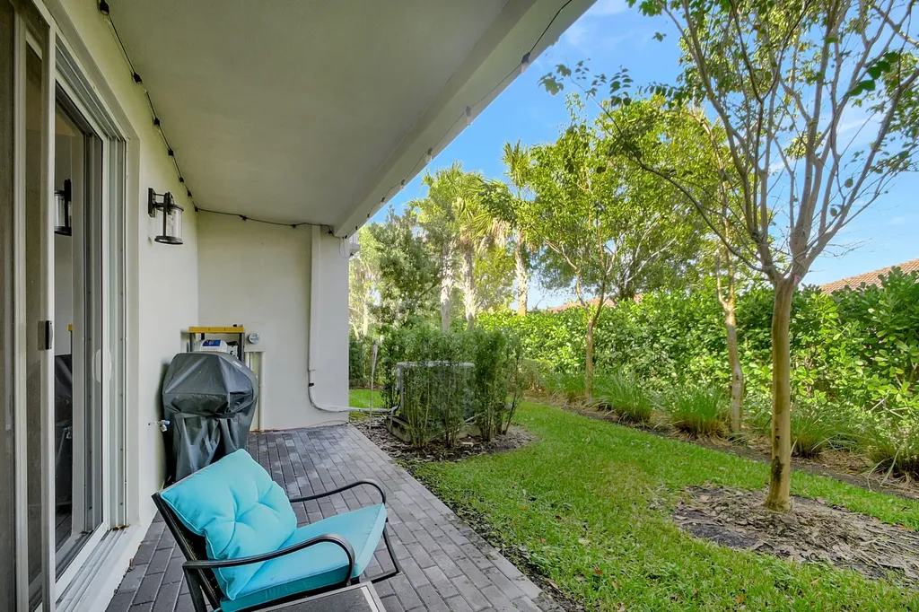 220 Pioneer Way Royal Palm Beach FL 33411