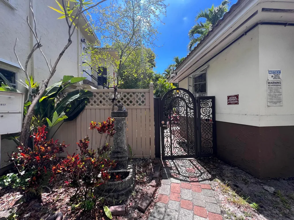1859 Buchanan Street Hollywood FL 33020