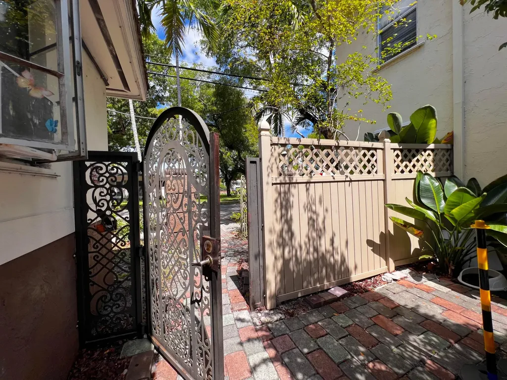 1859 Buchanan Street Hollywood FL 33020