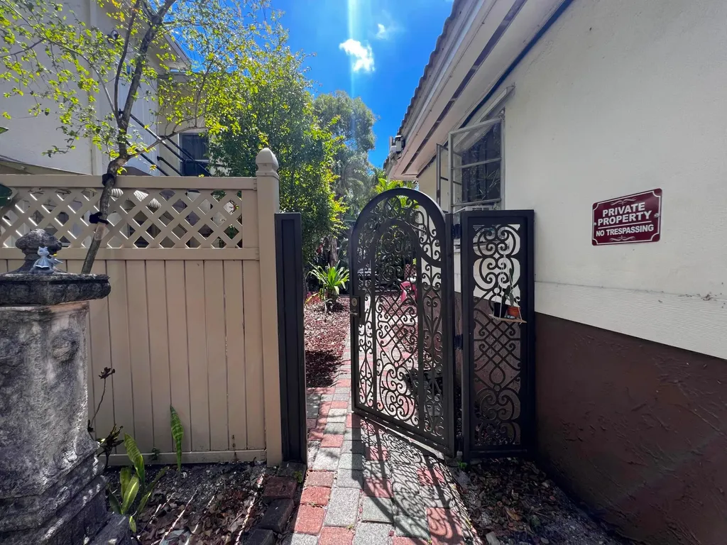 1859 Buchanan Street Hollywood FL 33020