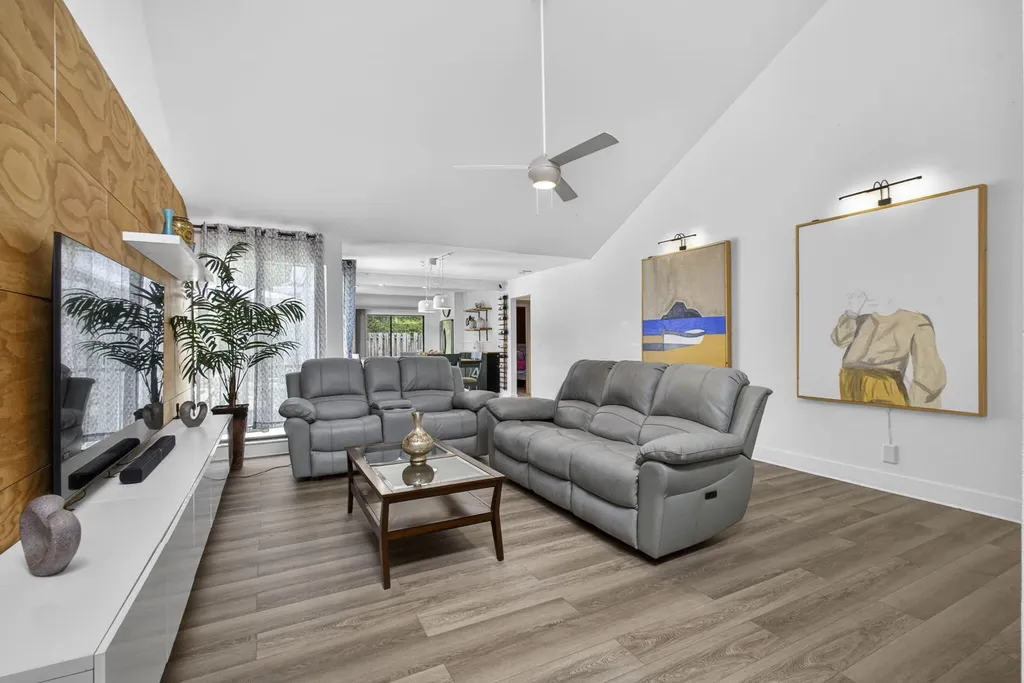 537 Goldenwood Way Wellington FL 33414