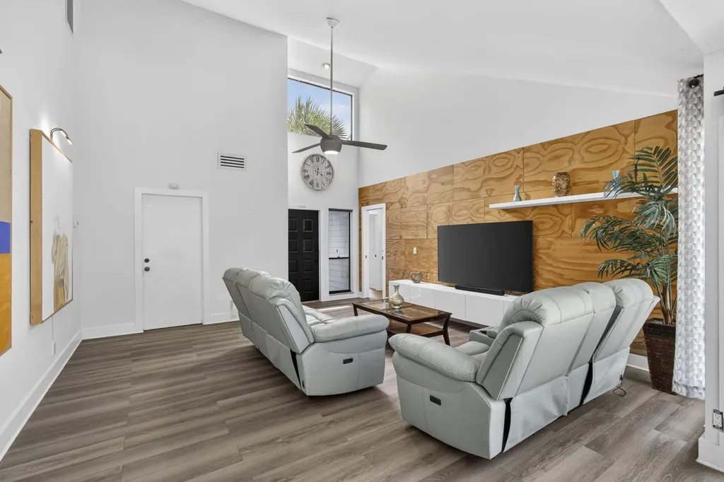 537 Goldenwood Way Wellington FL 33414