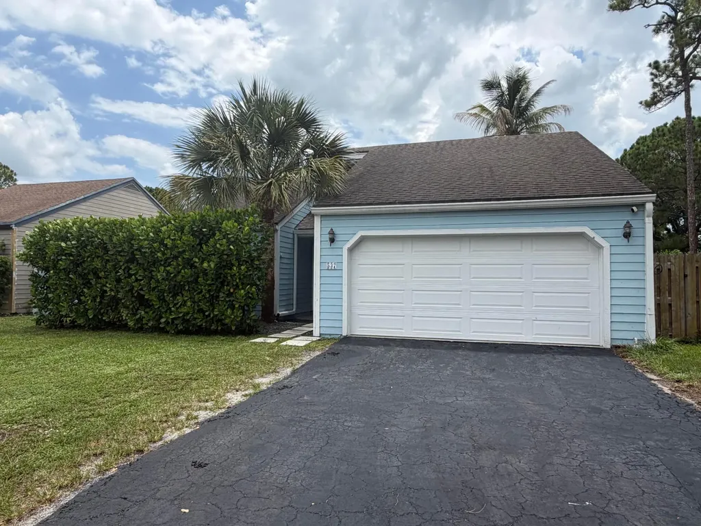 537 Goldenwood Way Wellington FL 33414