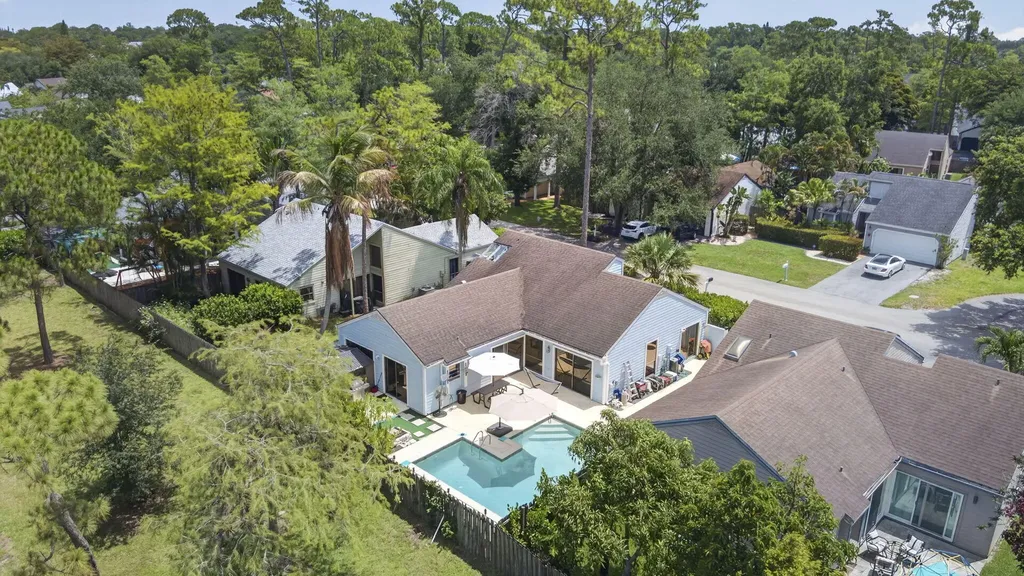 537 Goldenwood Way Wellington FL 33414