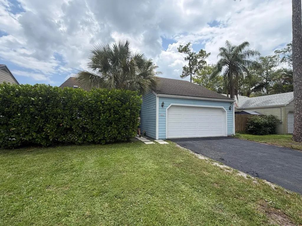 537 Goldenwood Way Wellington FL 33414