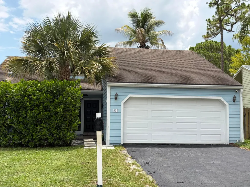 537 Goldenwood Way Wellington FL 33414