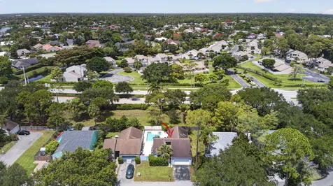 537 Goldenwood Way Wellington FL 33414