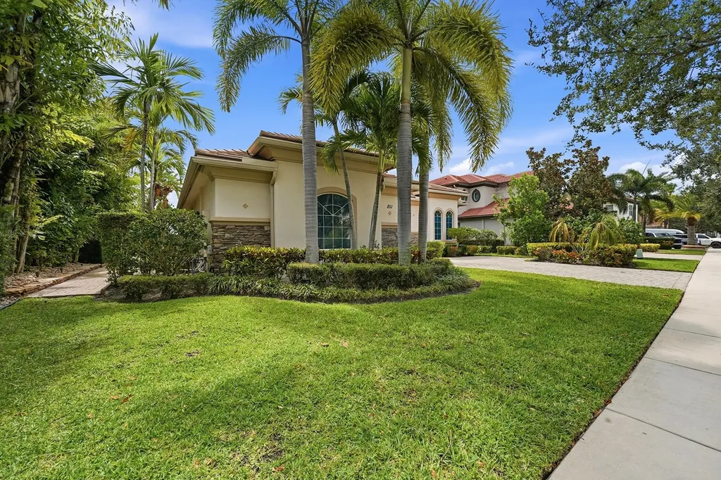 851 Edgebrook Lane West Palm Beach FL 33411