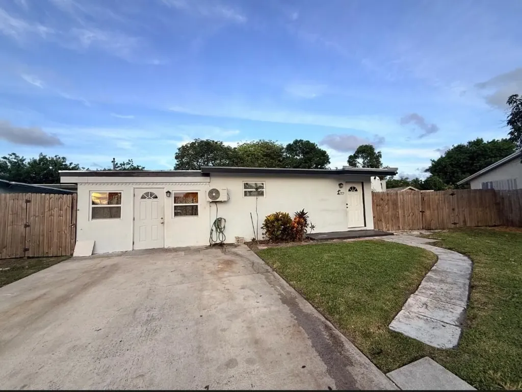 3016 E Palm Drive Boynton Beach FL 33435
