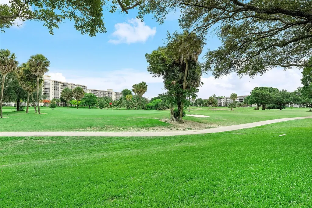3900 Oaks Clubhouse Drive Pompano Beach FL 33069