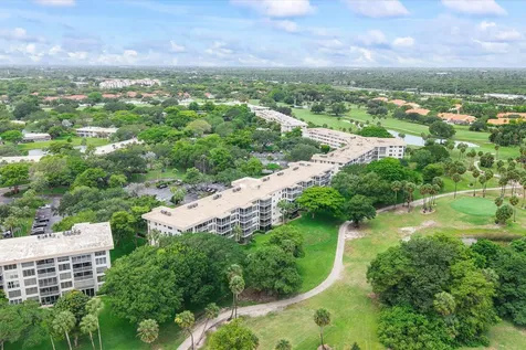 3900 Oaks Clubhouse Drive Pompano Beach FL 33069