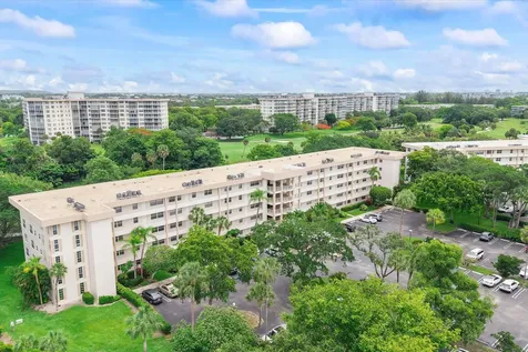 3900 Oaks Clubhouse Drive Pompano Beach FL 33069